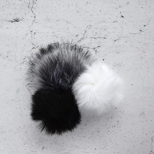 Pepperell Faux Fur Pom with Loop White/Black