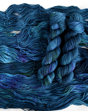 Destination Yarn Worsted Weight Yarn Harbin Ice Festival - Suitcase