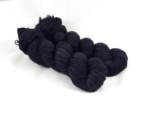 Destination Yarn Worsted Weight Yarn Noir - Suitcase